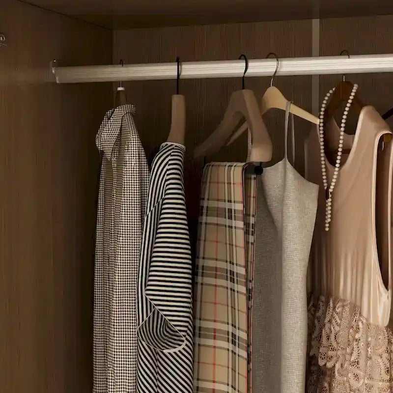 Armoire-penderie avec poignées dorées et meuble haut en option-33