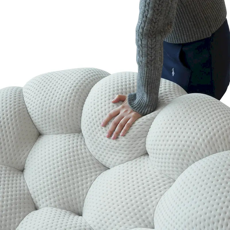 Canapé deux places moderne avec pouf, revêtu de tissu alvéolé 3D.-8